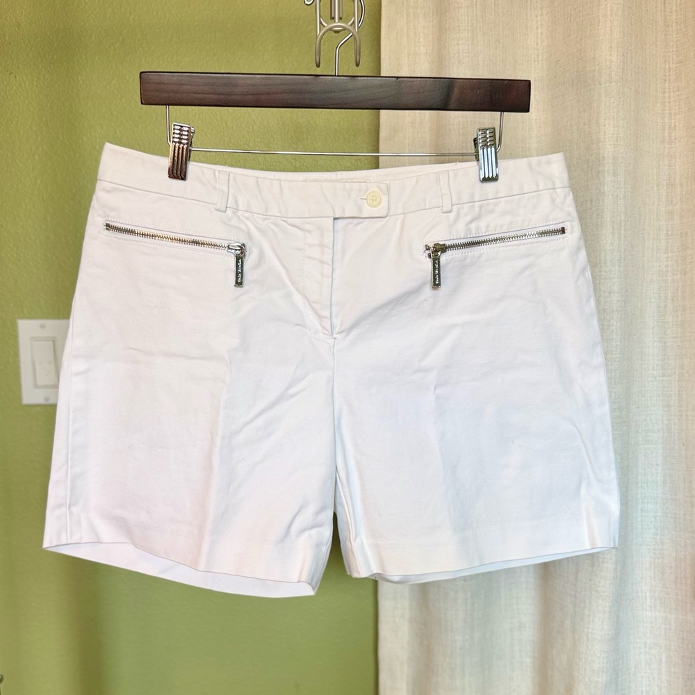 🌸MICHAEL KORS pre-owned white women’s shorts. Size 12. WSHORTS02.